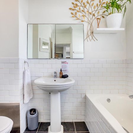 Backup-Powered Bantry Bay View 2 Bed Apartment Kaapstad Buitenkant foto