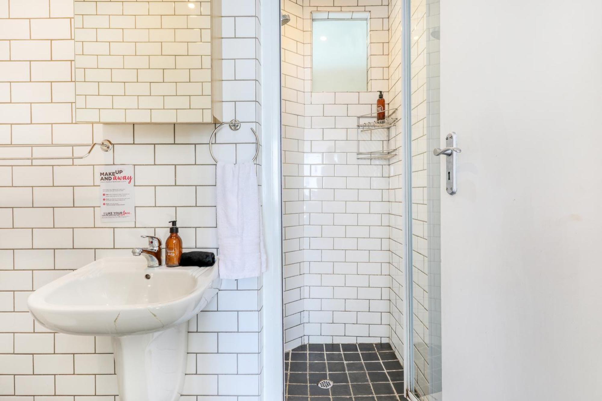 Backup-Powered Bantry Bay View 2 Bed Apartment Kaapstad Buitenkant foto