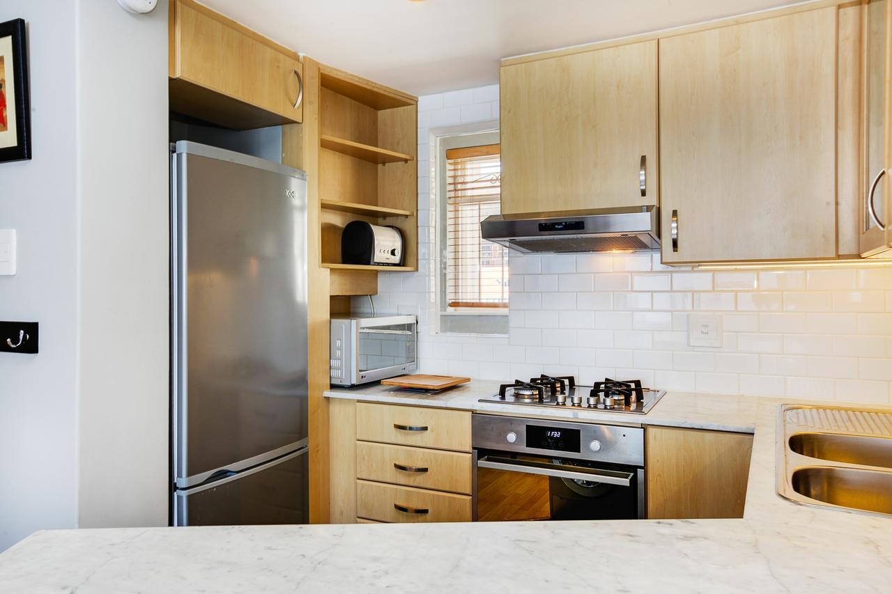 Backup-Powered Bantry Bay View 2 Bed Apartment Kaapstad Buitenkant foto