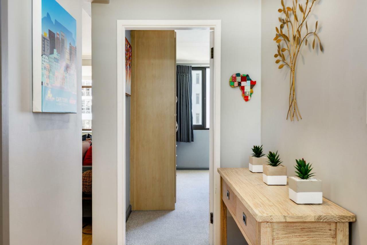 Backup-Powered Bantry Bay View 2 Bed Apartment Kaapstad Buitenkant foto