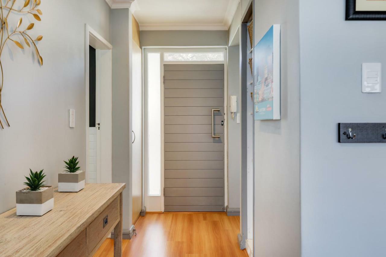 Backup-Powered Bantry Bay View 2 Bed Apartment Kaapstad Buitenkant foto