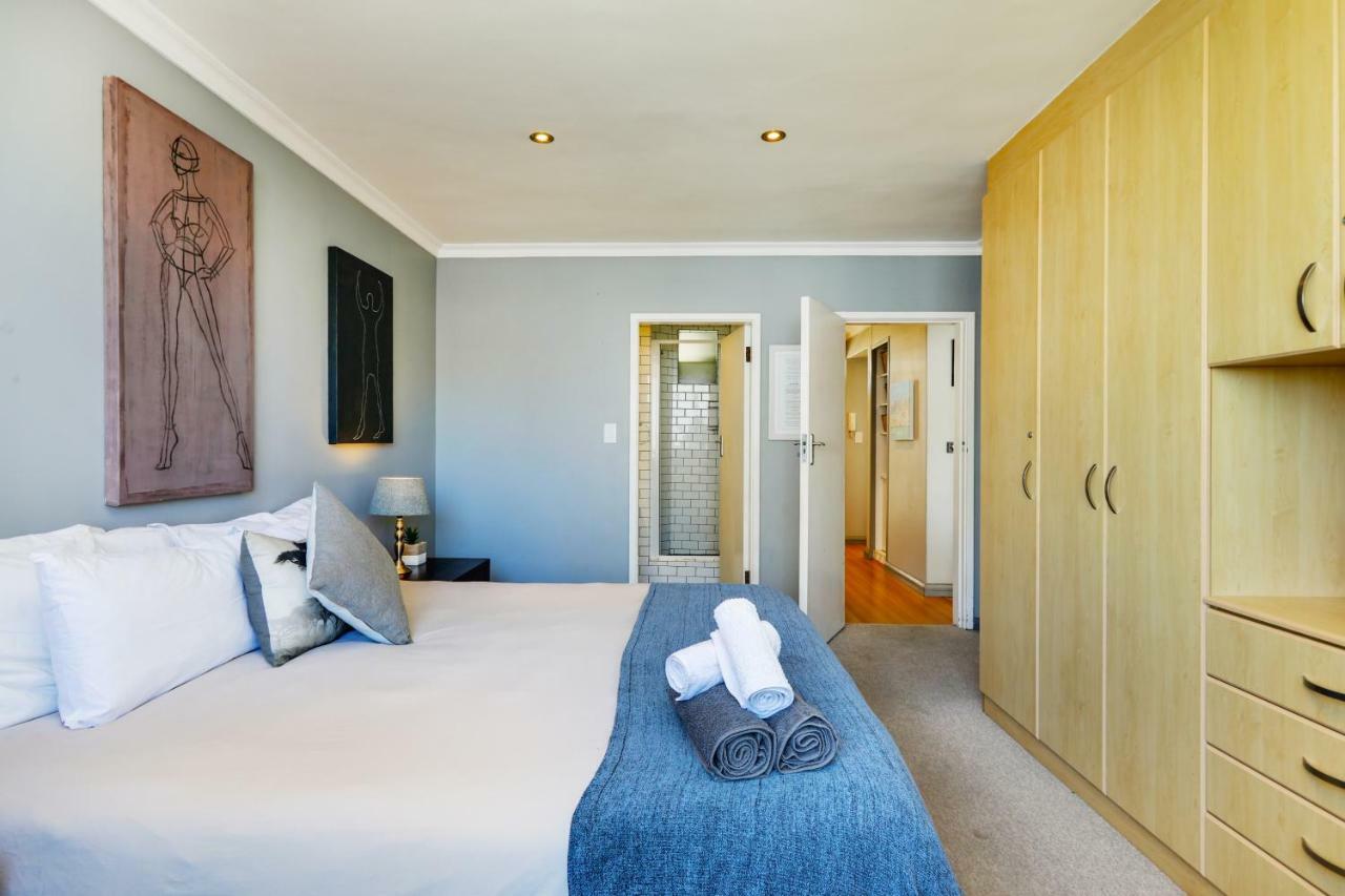 Backup-Powered Bantry Bay View 2 Bed Apartment Kaapstad Buitenkant foto